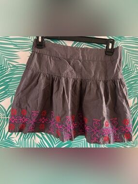 Vintage American Eagle Embroidered Grey Tiered Mini Skirt w/ Pink & Red Accent S